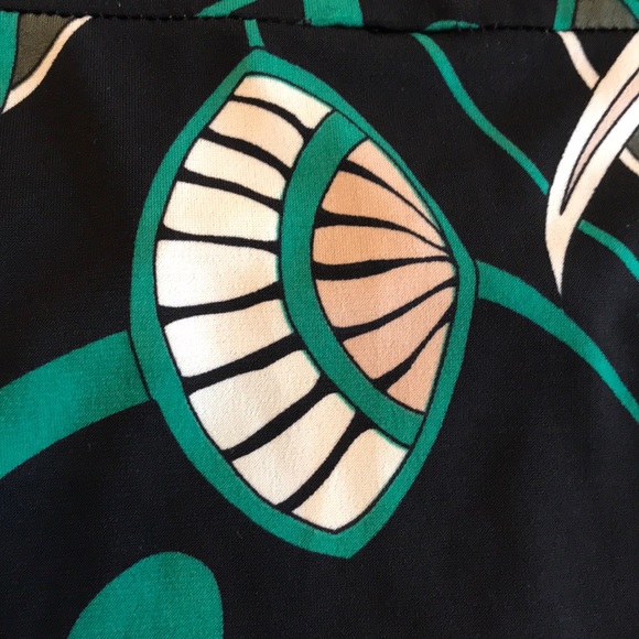 A. Byer V Neck Black and Green Botanical Top - Picture 12 of 13